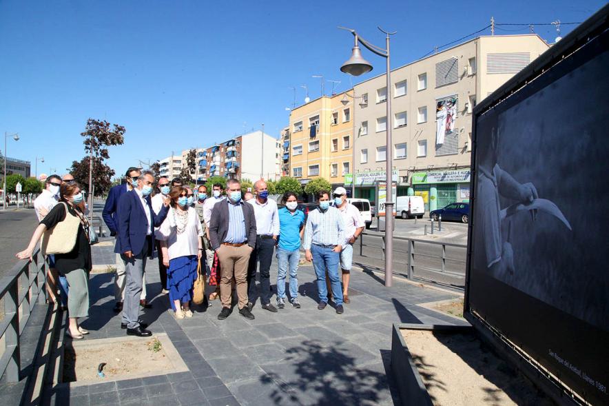 InJosé María Díaz-Maroto (fotógrafo) y asistentes a la exposición – 2020
