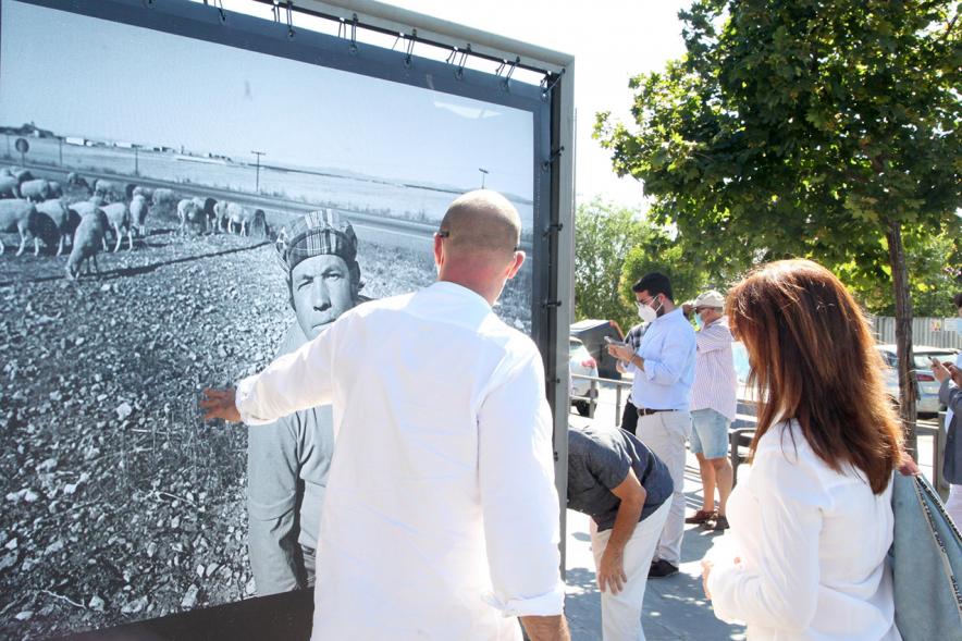Visitantes.  Exposición Díaz Maroto en Bulevar Salvador Allende - 2020