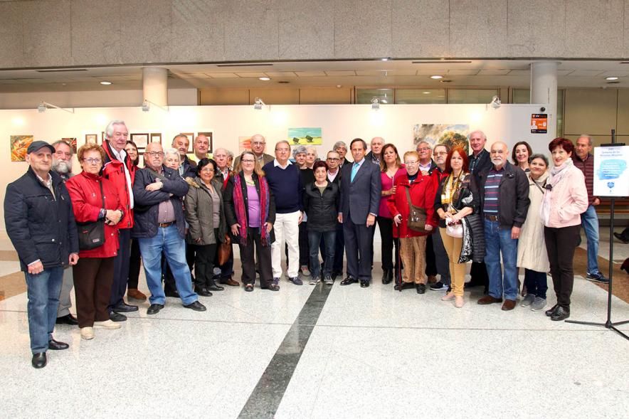 Alcalde Ignacio de Vinuesa, junto a los artistas participantes.
