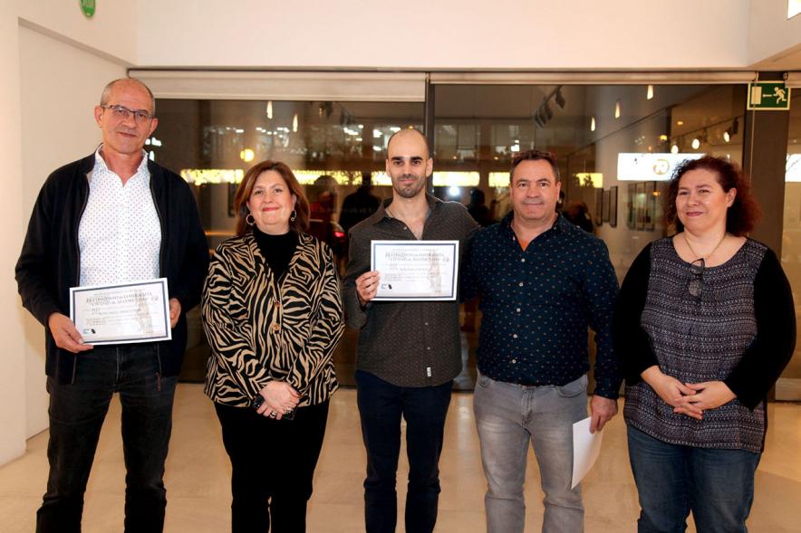 Concejal Rosario Tamayo, autoridades y participantes. Inauguración Exposición Concurso Fotografía Artistas del Pueblo 2019 -