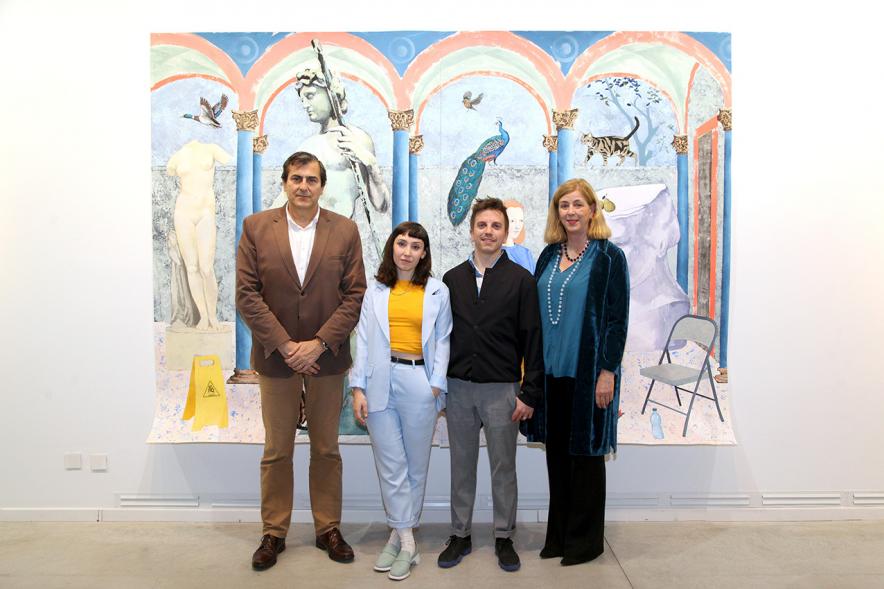 Inauguración Exposición "Se non è Vero, è Ben Trovato" de Los Bravú - Posado de los artistas, Los Bravú,  junto a los concejales municipales. 
