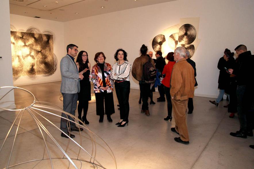 Artista y autoridades en la Inauguración - 2020