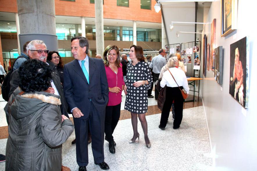Artista, Alcalde Ignacio de Vinuesa y Representación del consistorio, en la Exposición.
