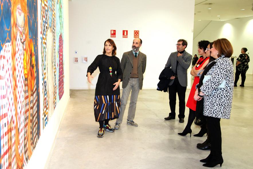 Ángela Agrela y autoridades mirando las obras – 2019