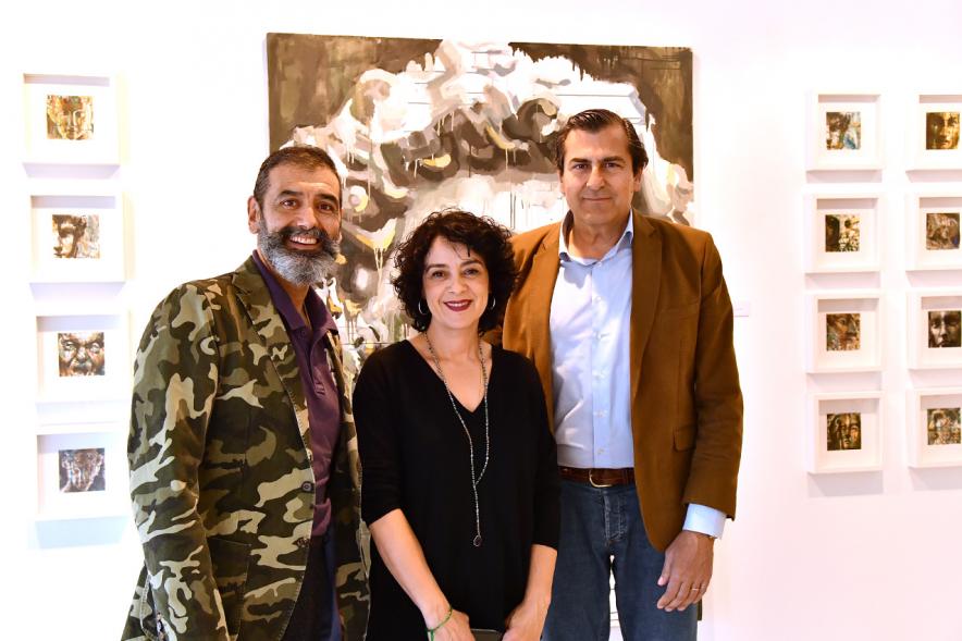 El artista Pablo Burgos con Mª Paz Guadalix, directora del Centro de Arte de Alcobendas y concejal Martínez Rodríguez  