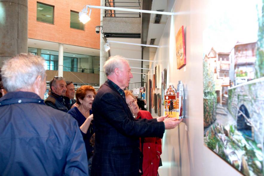 Inauguración Exposición Pintura y Dibujo en Patio de Encuentros.