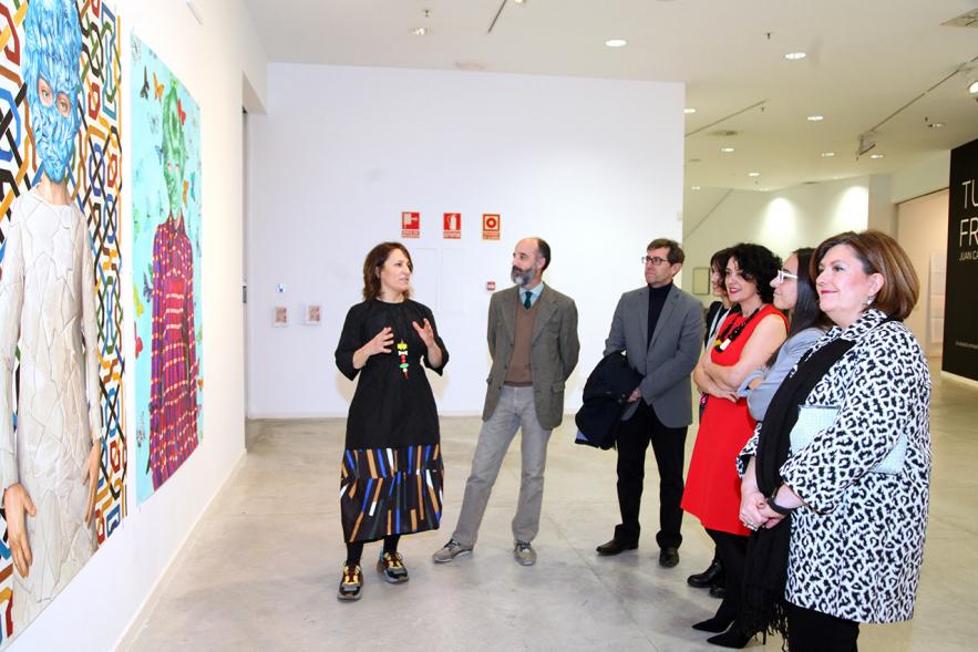 Ángela Agrela y autoridades mirando las obras – 2019