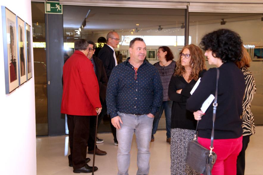 Autoridades y participantes. Inauguración Exposición Concurso Fotografía Artistas del Pueblo 2019 - 