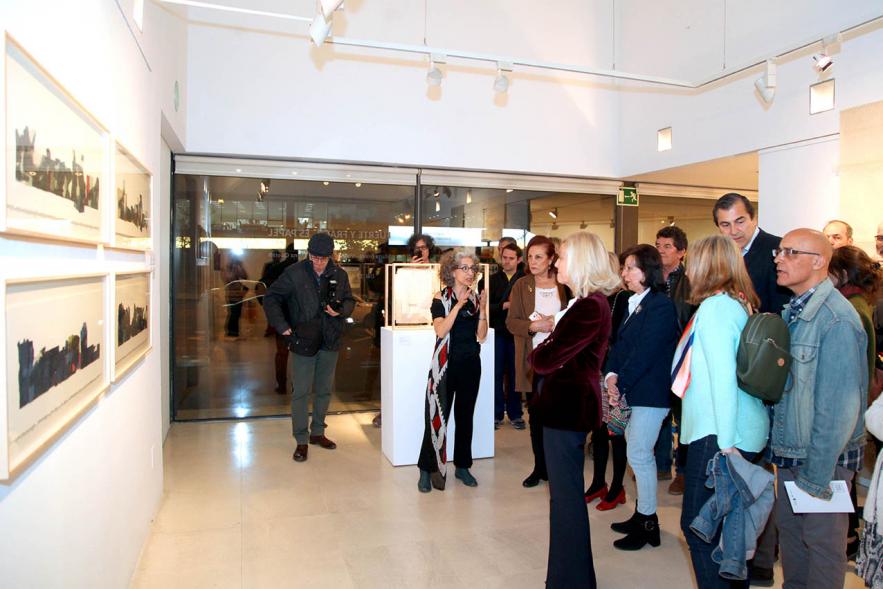 Visitantes en la exposición. 