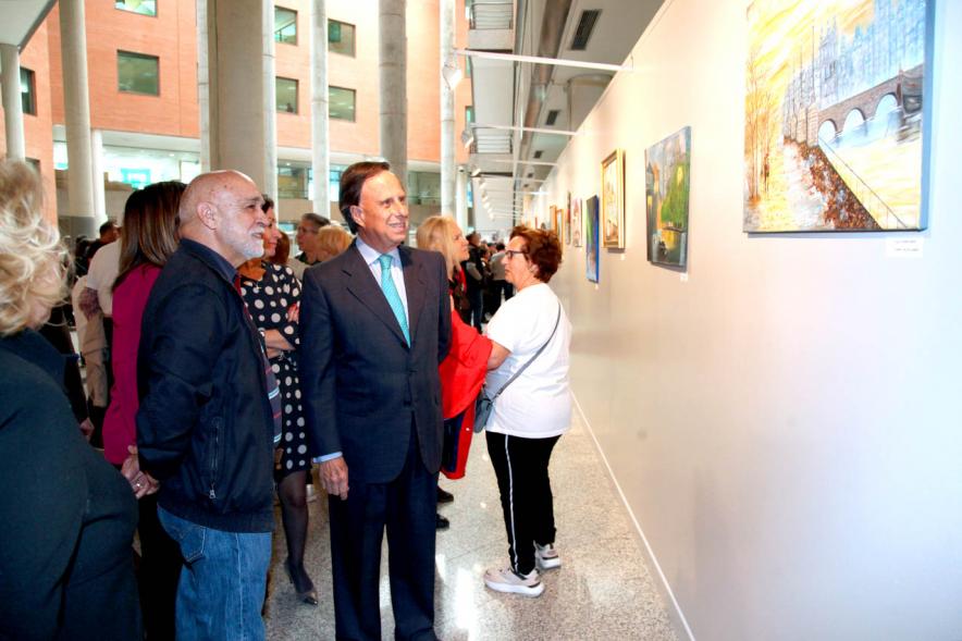 Alcalde Ignacio de Vinuesa, junto a artistas participantes.