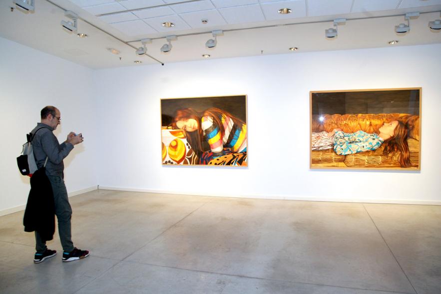 Visitante en la Inauguración Exposición de Ángela Agrela - 2019
