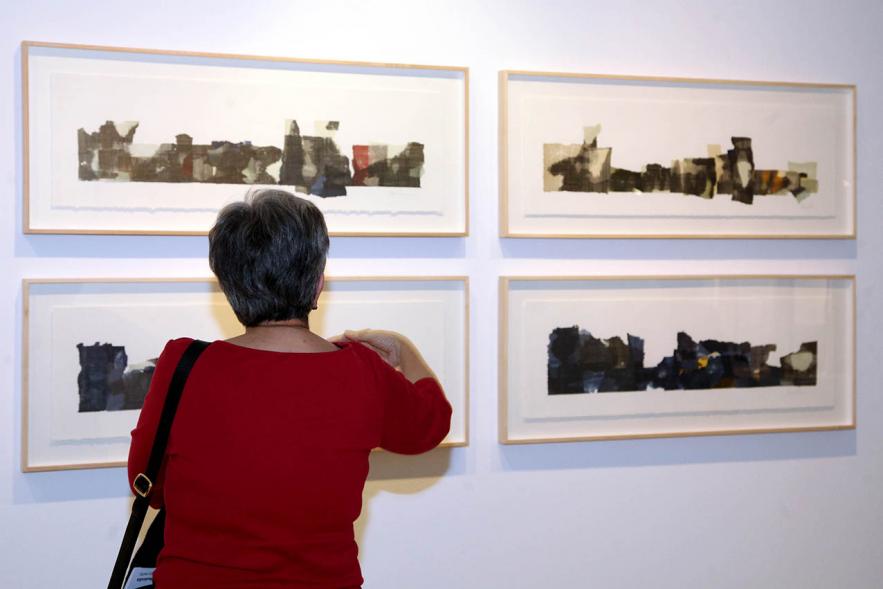 Asistente a la Inauguración Exposición "Fuerte y Frágil. Es Papel"