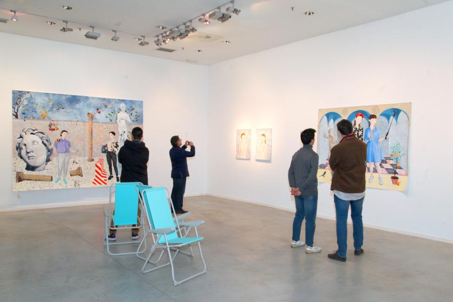 Inauguración Exposición "Se non è Vero, è Ben Trovato" de Los Bravú - Panorámica de la exposición con parte de las obras.