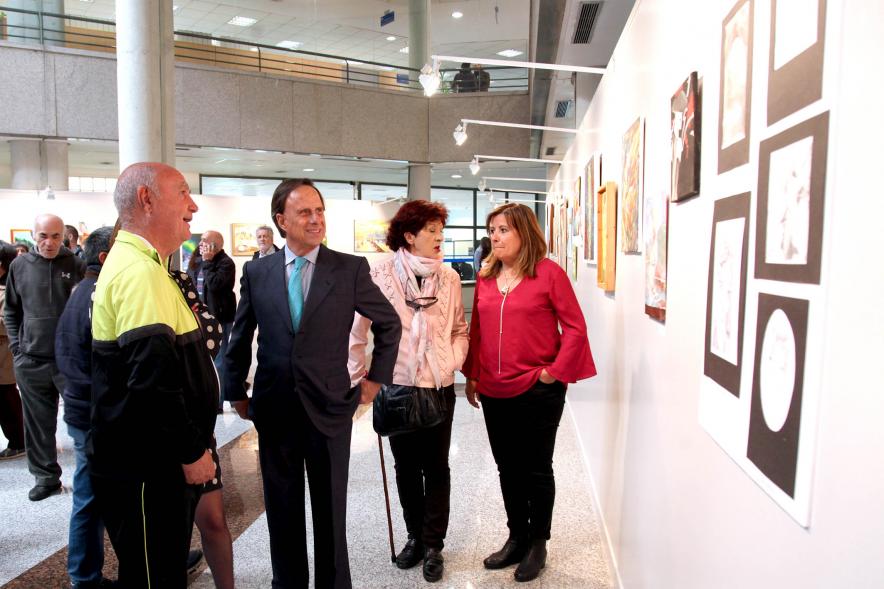 Artista, Alcalde Ignacio de Vinuesa y Representación del consistorio, en la Exposición.