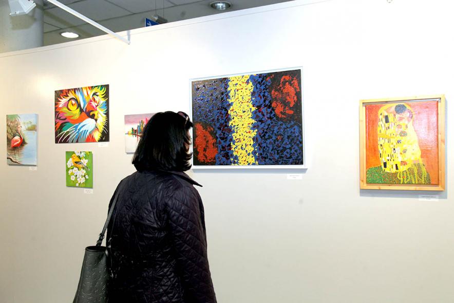Visitante en la Inauguración de la Exposición.