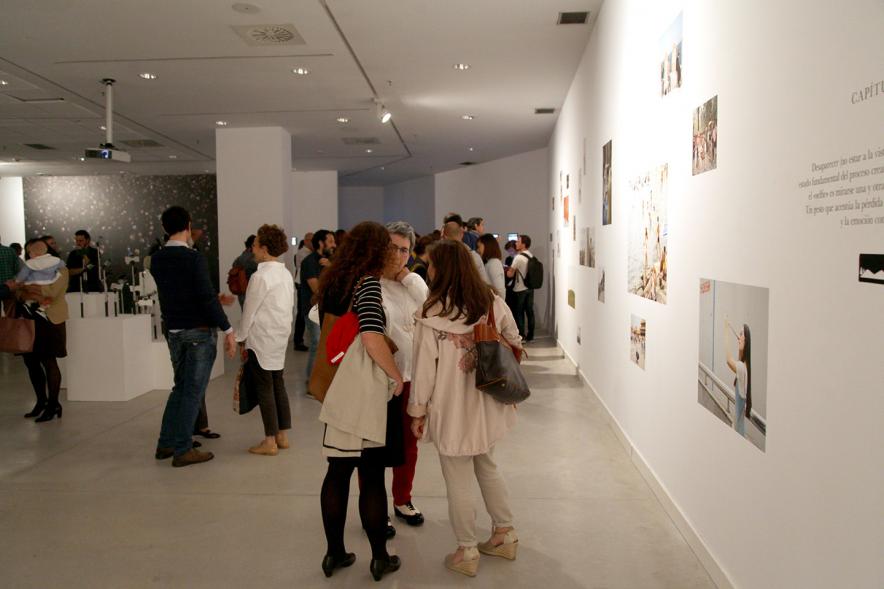 Inauguración Exposiciones de Iñaki Gonzalo "Gradiente" y Eduardo Nave "Like" en el Centro de Arte - Los visitantes a la exposición.