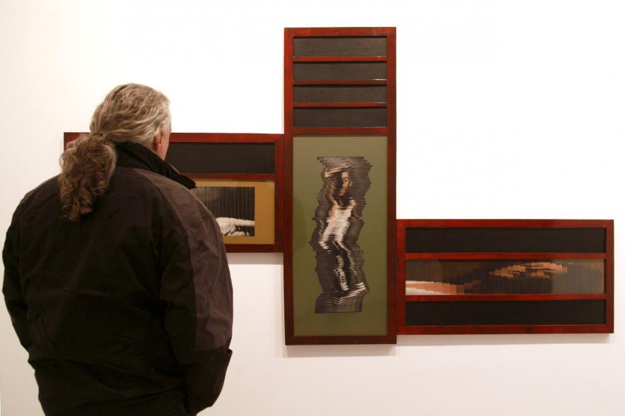 Visitante en la Exposición. 