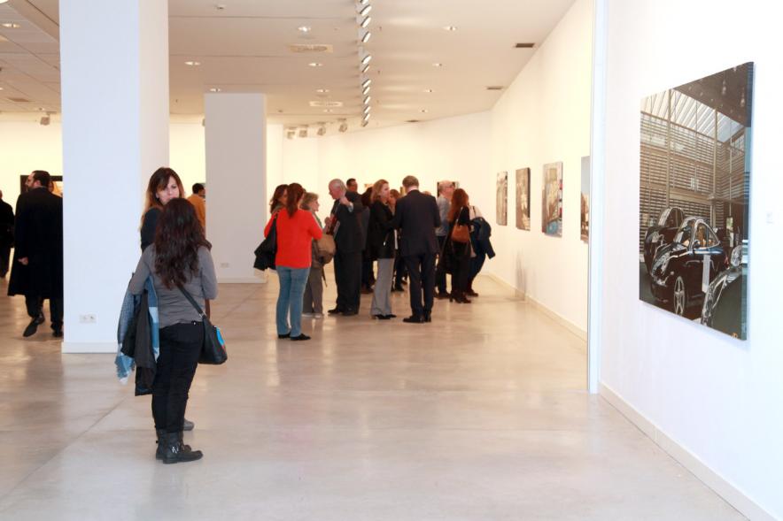 Vista general de los asistentes a la exposición.