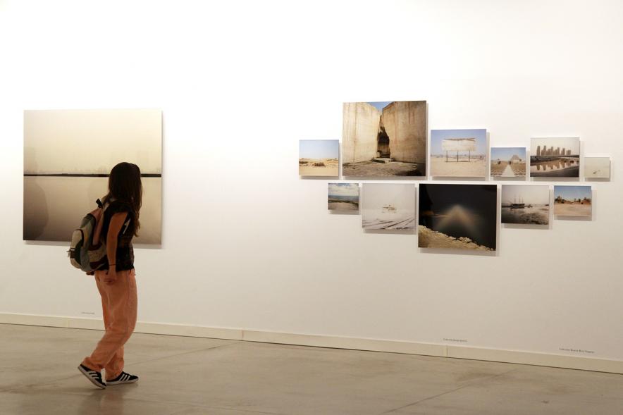 Inauguración Exposiciones de Iñaki Gonzalo "Gradiente" y Eduardo Nave "Like" en el Centro de Arte - Los visitantes a la exposición.