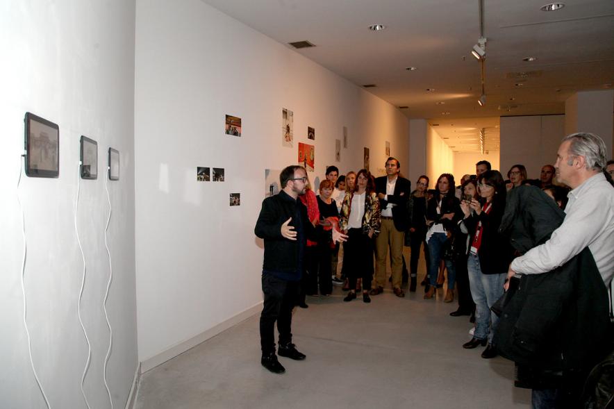 Inauguración Exposiciones de Iñaki Gonzalo "Gradiente" y Eduardo Nave "Like" en el Centro de Arte - El autor  comenta.