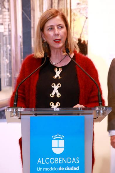 Inauguración de las Exposiciones de Fernando Herraiz y José Miguel Palacio - La comisaria de la exposición.