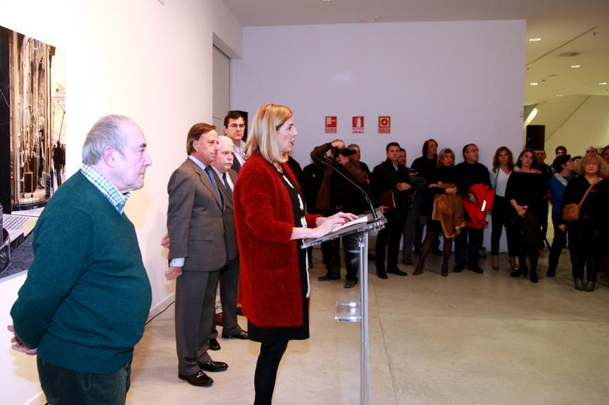 Inauguración de las Exposiciones de Fernando Herraiz y José Miguel Palacio -  Las autoridades y el autor.