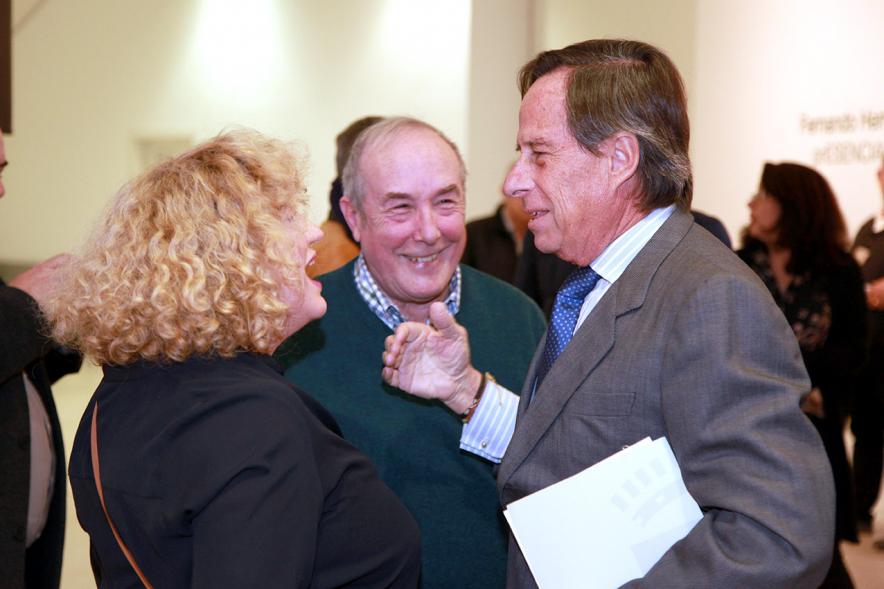 Inauguración de las Exposiciones de Fernando Herraiz y José Miguel Palacio - Las autoridades y el autor.