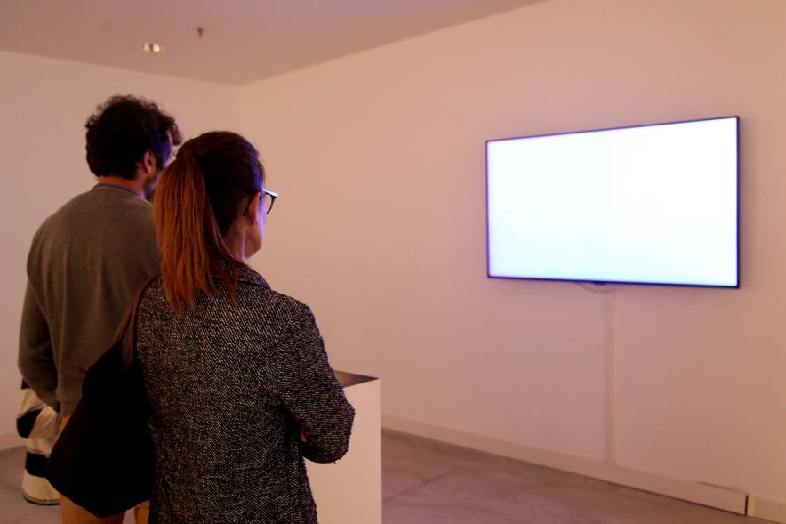 Inauguración Exposiciones de Iñaki Gonzalo "Gradiente" y Eduardo Nave "Like" en el Centro de Arte - Los visitantes a la exposición.