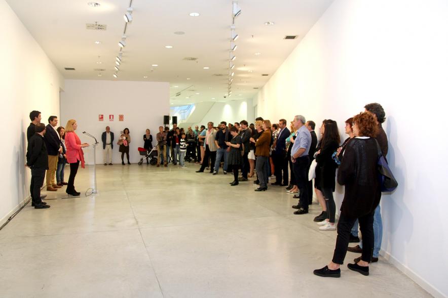 Inauguración Exposiciones de Iñaki Gonzalo "Gradiente" y Eduardo Nave "Like" en el Centro de Arte - Panorámica de los visitantes.