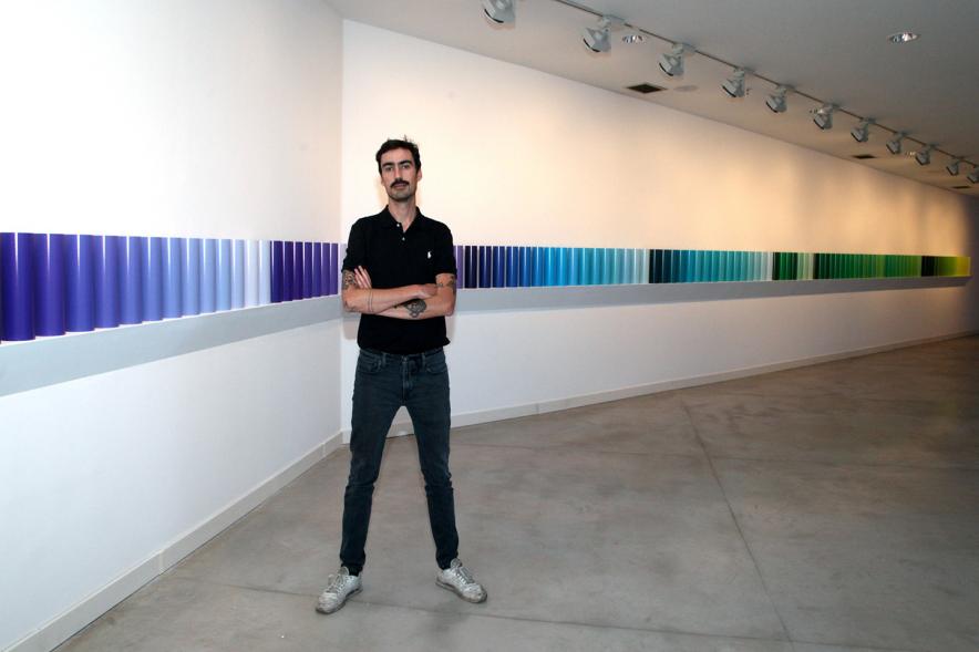 Inauguración Exposiciones de Iñaki Gonzalo "Gradiente" y Eduardo Nave "Like" en el Centro de Arte - El autor y su obra.