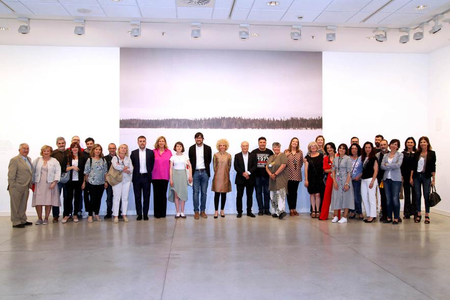 Vista general de los visitantes en la exposición. Inauguración Exposiciones "Nudos - Topología de la Memoria" y "Solovki" – 2019