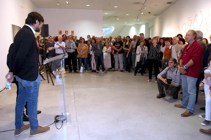 Vista general de los visitantes en la exposición. Inauguración Exposiciones "Nudos - Topología de la Memoria" y "Solovki" – 2019