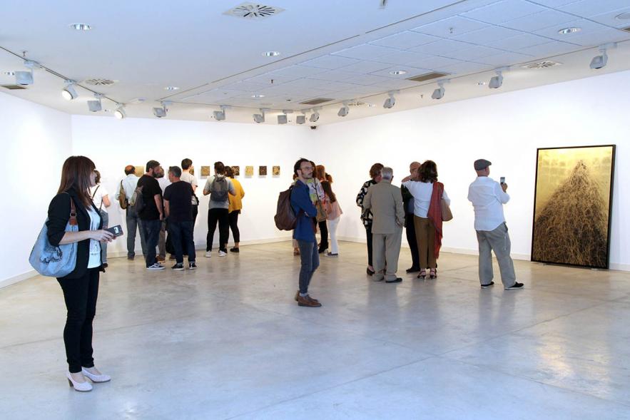Visitantes en la muestra. Inauguración Exposiciones "Nudos - Topología de la Memoria" y "Solovki" – 2019