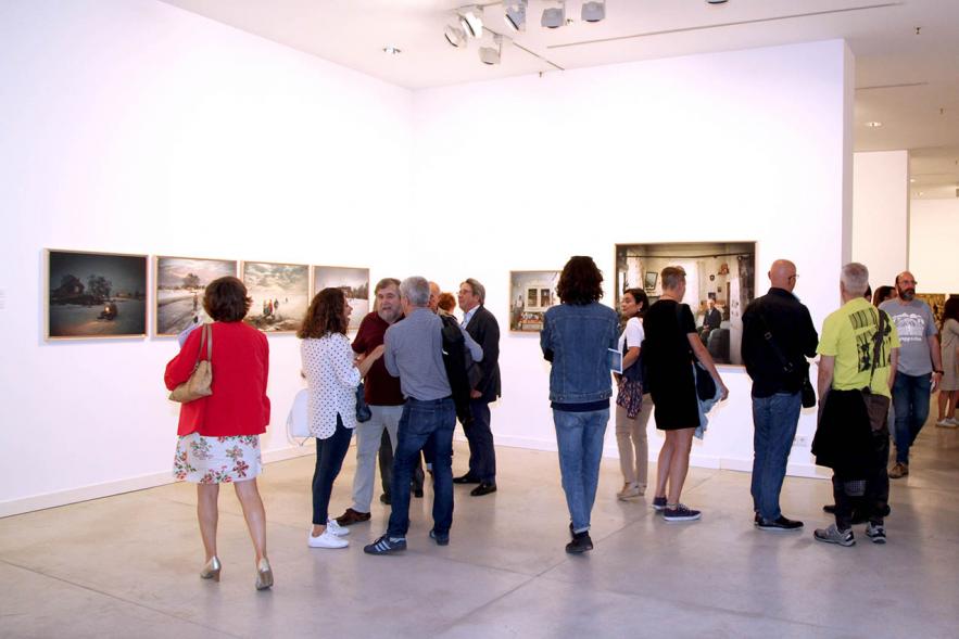 Visitantes en la muestra. Inauguración Exposiciones "Nudos - Topología de la Memoria" y "Solovki" – 2019