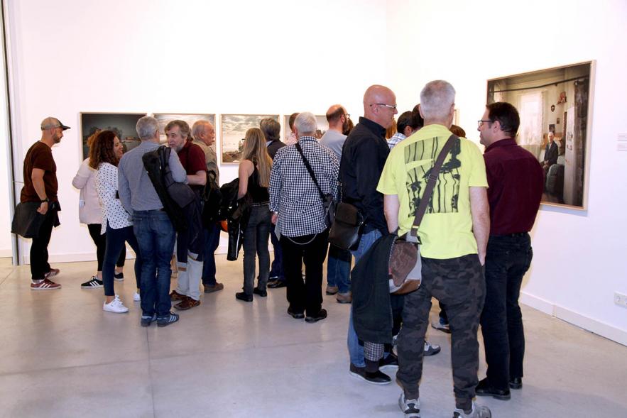 Visitantes en la muestra. Inauguración Exposiciones "Nudos - Topología de la Memoria" y "Solovki" – 2019