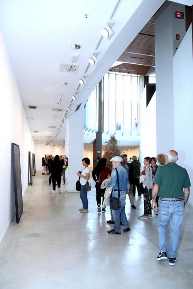 Visitantes en la muestra. Inauguración Exposiciones "Nudos - Topología de la Memoria" y "Solovki" – 2019