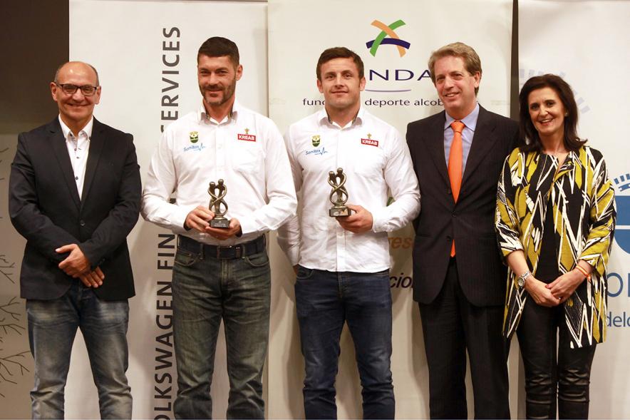 Exposocial FUNDAL 2016 - Imagen de algunos de los premiados junto a otras personas.