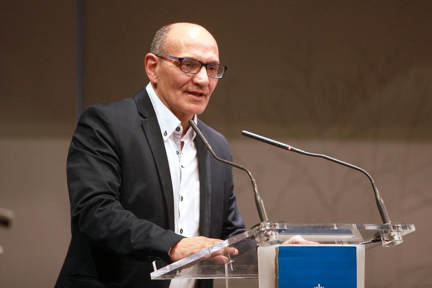 Exposocial FUNDAL 2016 - Imagen de un hombre dirigiéndose al público asistente.