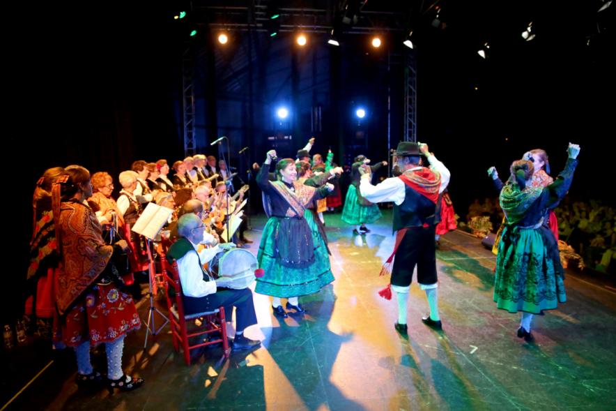 Actuación baile día de Extremadura 2018 toma trasera