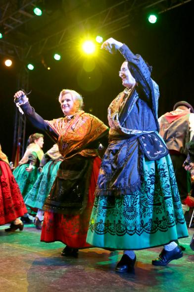 Actuación baile día de Extremadura 2018 Detalle bailarinas