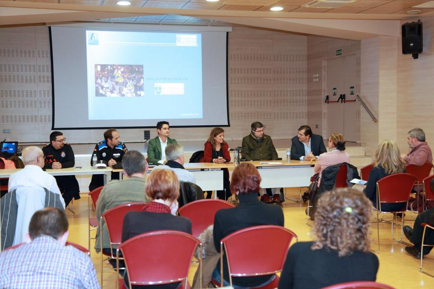 Entrega por parte de FAMMA del galardón Cabalgata Accesible -   Las autoridades y personal de la asociación.