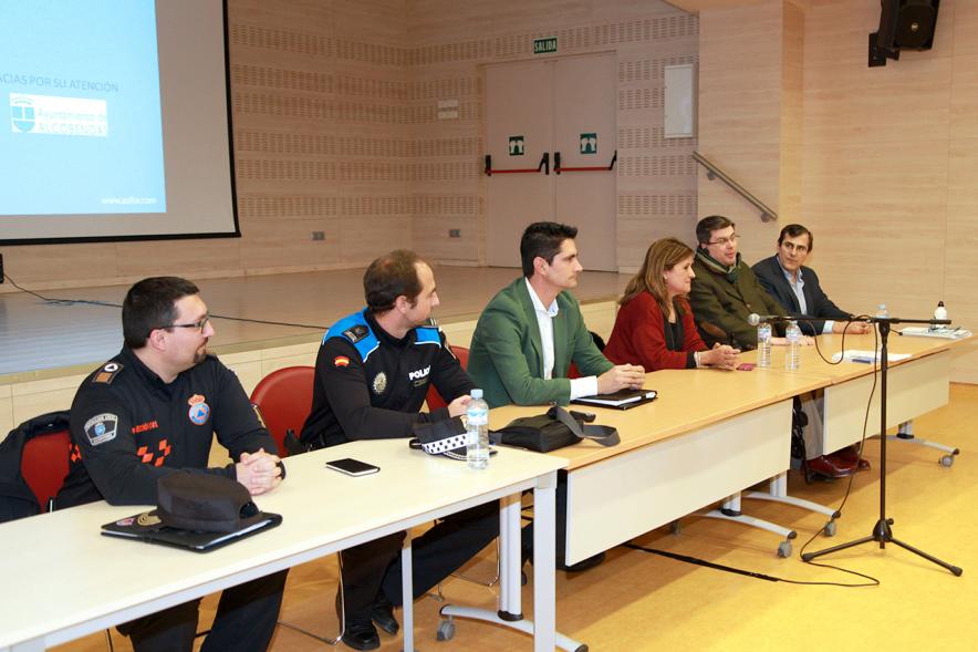 Entrega por parte de FAMMA del galardón Cabalgata Accesible - Mesa conferenciantes.