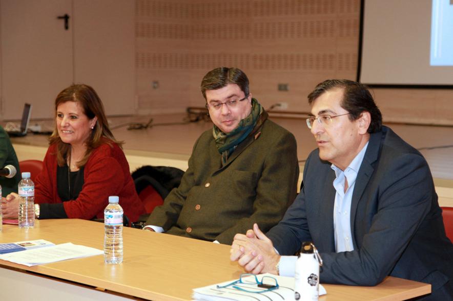 Entrega por parte de FAMMA del galardón Cabalgata Accesible -   Las autoridades y el   personal de la asociación.