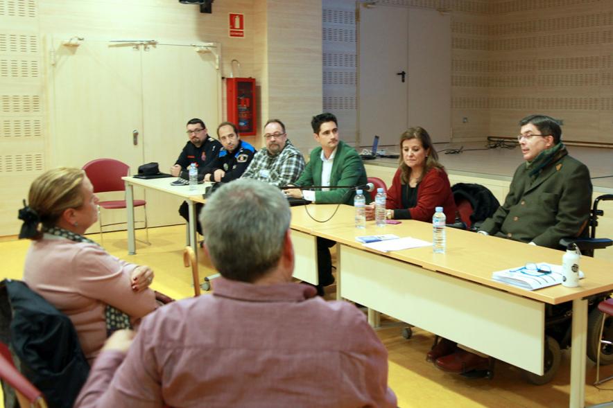 Entrega por parte de FAMMA del galardón Cabalgata Accesible - Autoridades, público y los organizadores.