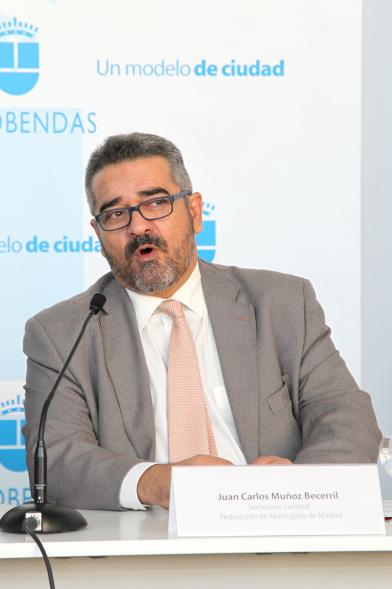 Encuentro de Responsables de Mancomunidades de Municipios FEMP - Imagen de uno de los componentes de la mesa, en un momento de su intervención.