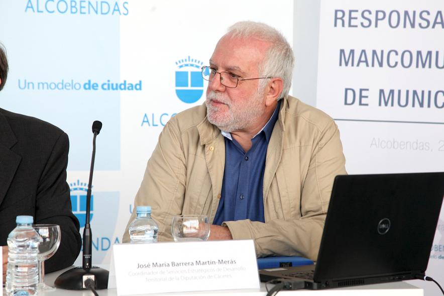 Encuentro de Responsables de Mancomunidades de Municipios FEMP - Imagen de uno de los componentes de la mesa, en un momento de su intervención.