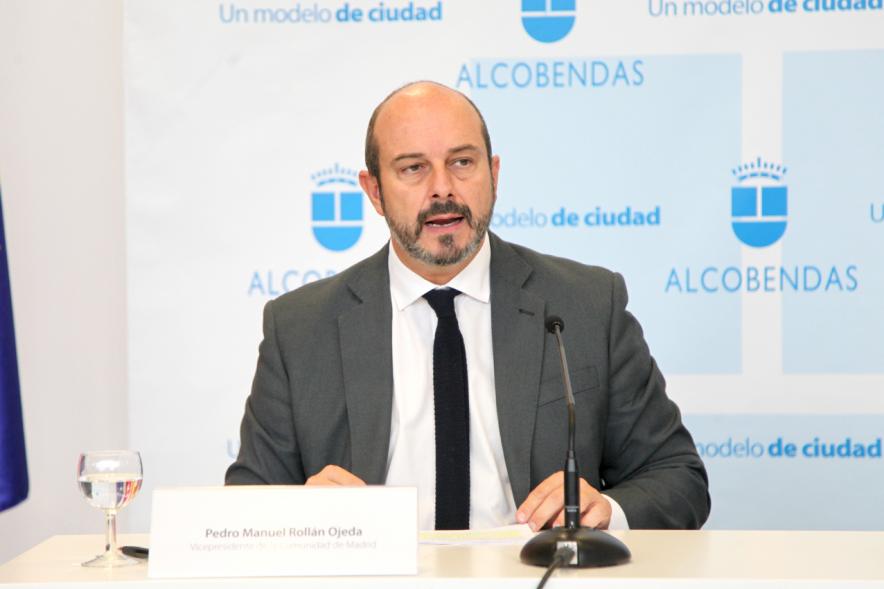 Encuentro de Responsables de Mancomunidades de Municipios FEMP - Imagen de uno de los componentes de la mesa, en un momento de su intervención.