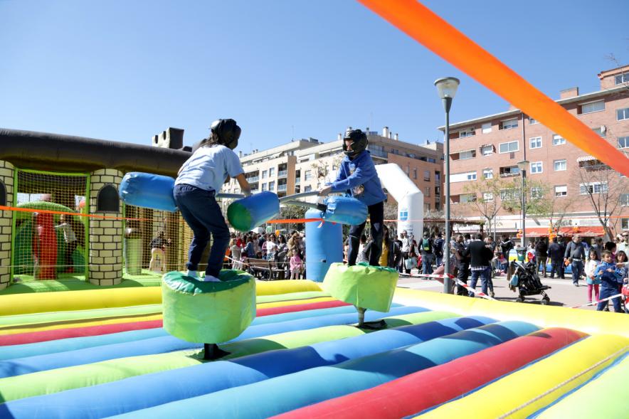  Niños en el juego de gladiadores 