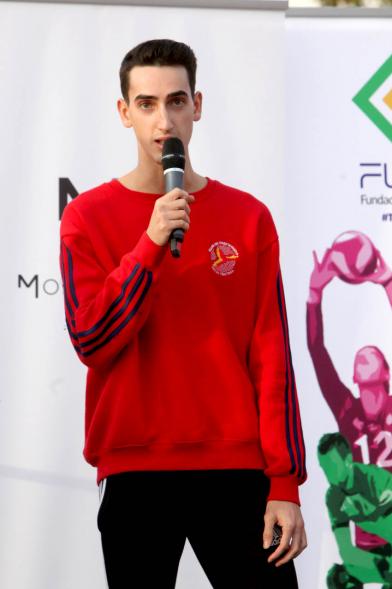 Presentación Equipos FUNDAL Temporada 2019-20 - Primer plano del discurso de un jugador de baloncesto.
