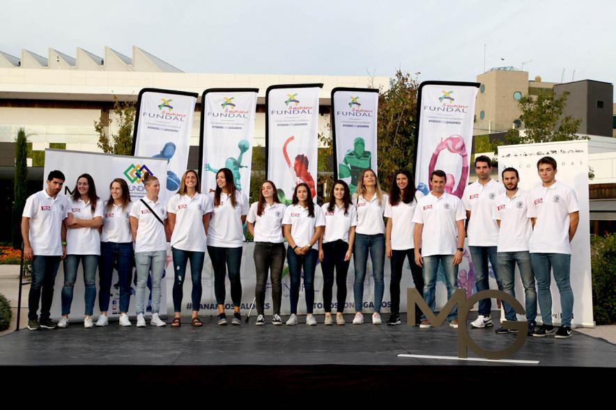 Presentación Equipos FUNDAL Temporada 2019-20 - Posado grupal del equipo de baloncesto.